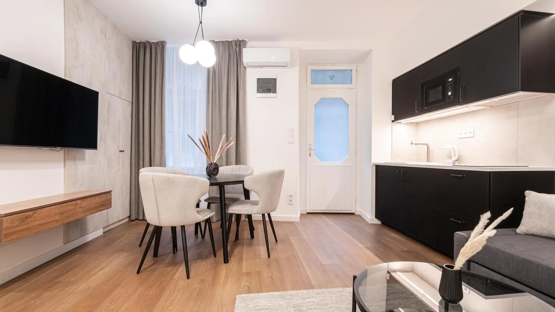 E23 - Grand Boulevard Design Loft - Best Location By Bqa Budapest 0*,