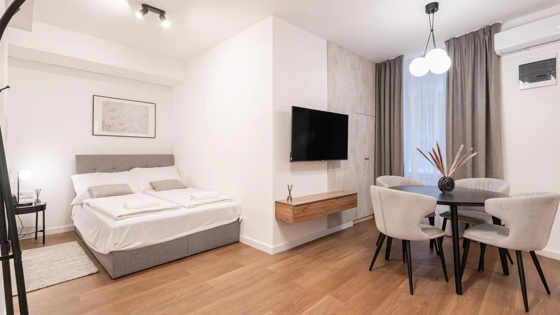 E23 - Grand Boulevard Design Loft - Best Location By Bqa Budapest