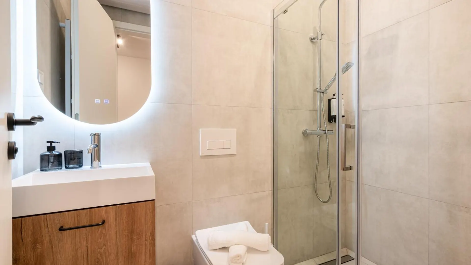 E23 - Grand Boulevard Design Loft - Best Location By Bqa Budapest